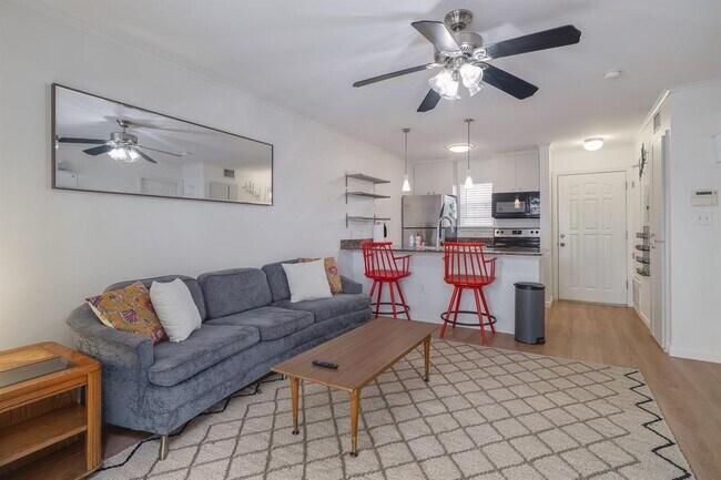 Building Photo - 1422 Collier St