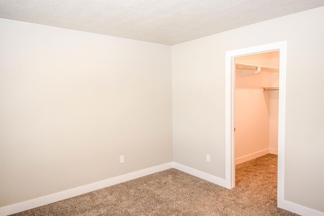 Building Photo - 705 E 730 N