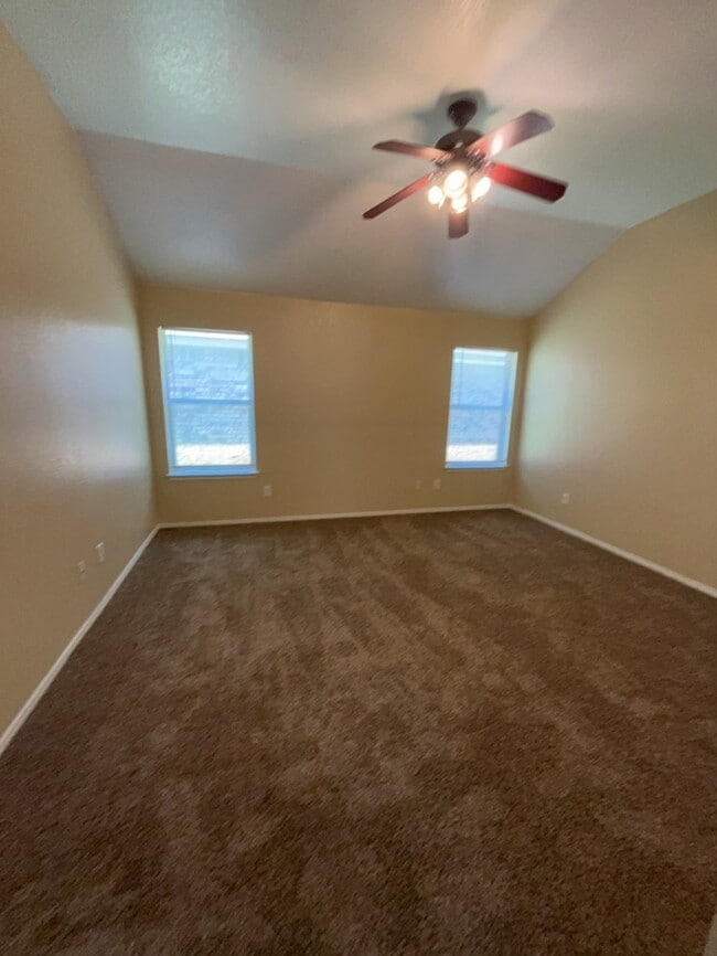 Building Photo - Remodeled & updated! 4/2/2