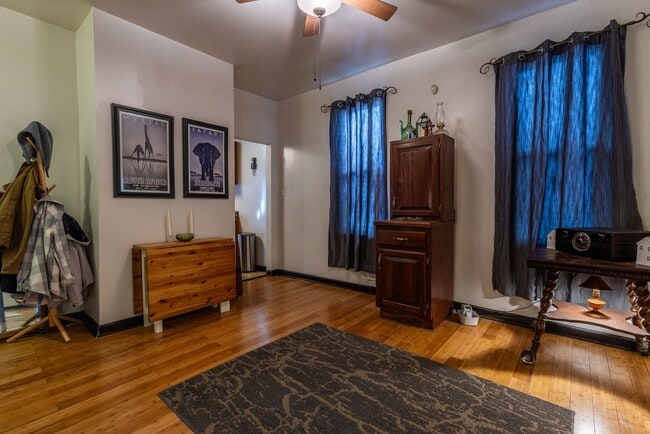 Building Photo - AVAILABLE AUGUST 2026 - Beautiful 2 bedroom Home on a Quiet Street!