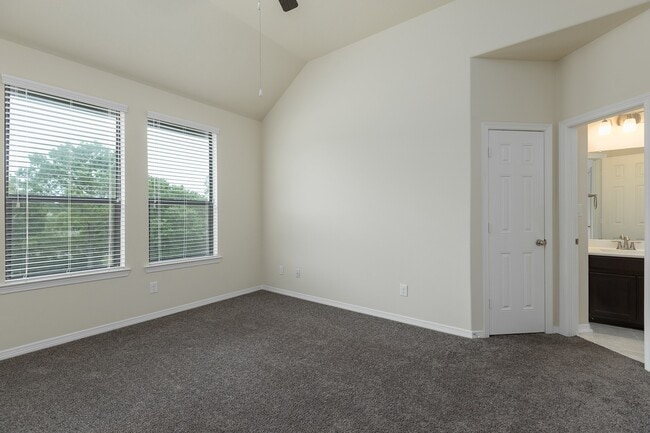 Building Photo - 2752 King's Retreat Cir
