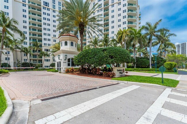 Building Photo - 20000 E Country Club Dr