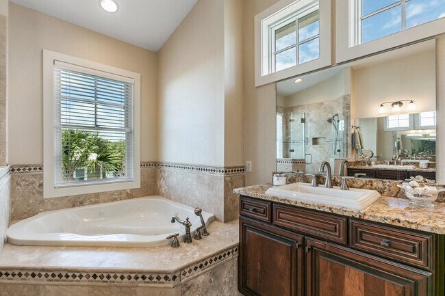 Building Photo - 681 Ocean Palm Way