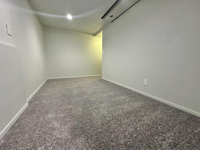 Building Photo - 7488 Silver Cir