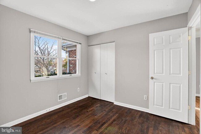 Building Photo - 927 Juliet Ln