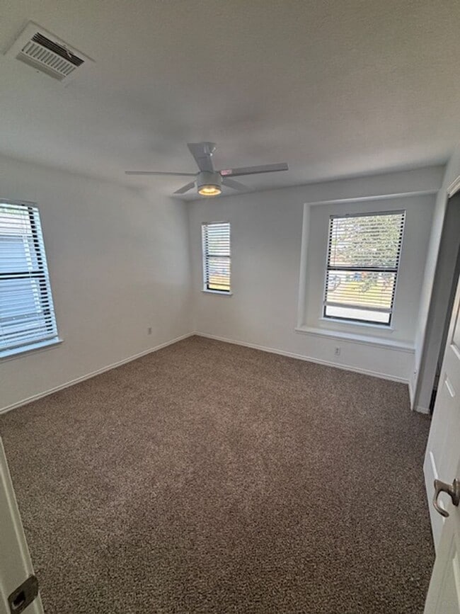 Building Photo - Move-In Ready 4-Bedroom Home with New Floors and Fresh Paint!