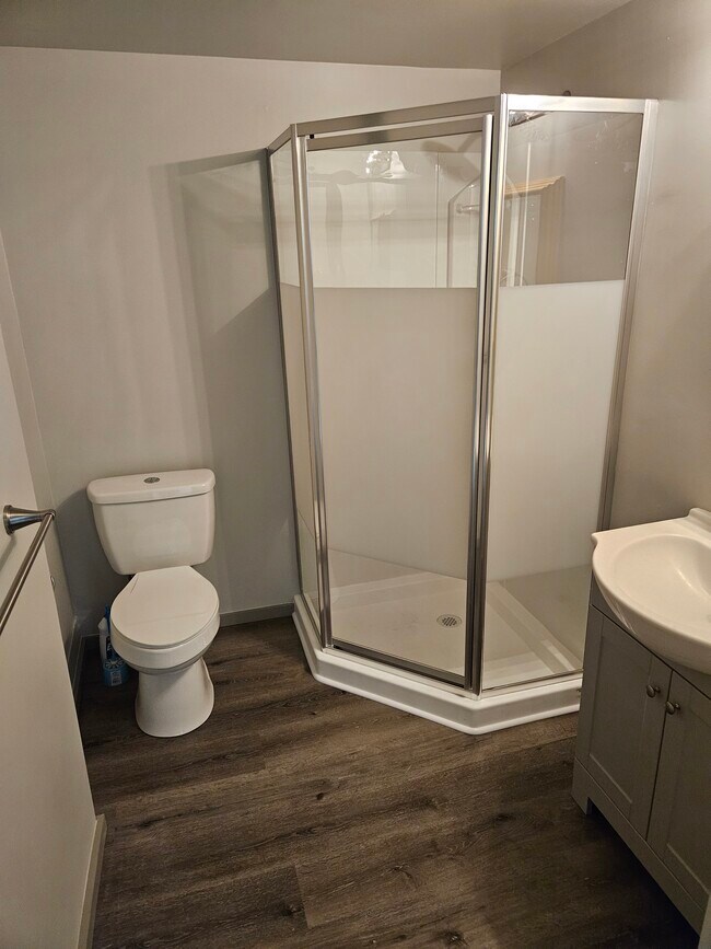 bathroom - 142 W Front St