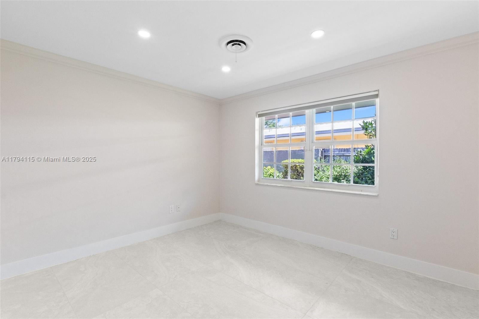 Building Photo - 2070 NE 54th Ct