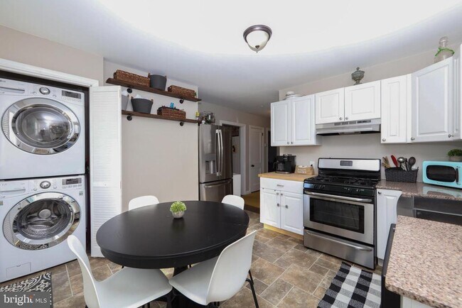 Building Photo - 521 5th Ave