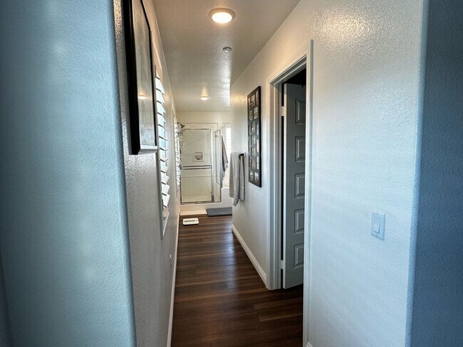Building Photo - 4 Bedroom Single Family Home in Riverside