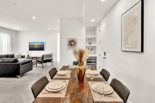 Building Photo - 2100 Miami Rd