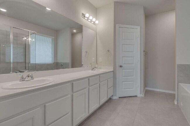 Building Photo - Charming 4-Bedroom Home in Eagle Mountain-...