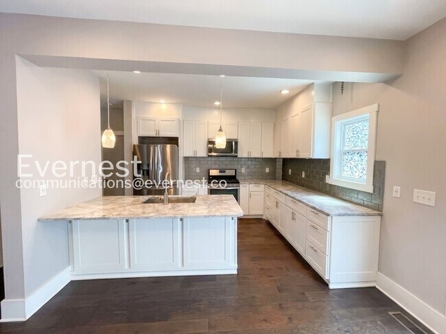Building Photo - 3-Bed/2.5-Bath Home/Available Now!