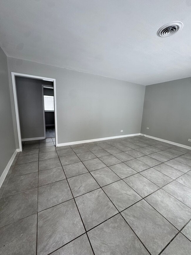 Building Photo - Don’t miss out on this charming three-bedr...