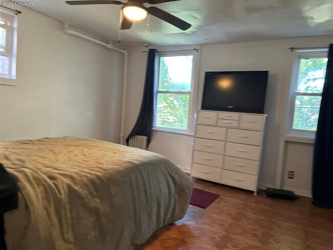 Building Photo - 82 Waring Pl