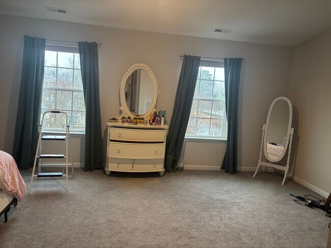 Building Photo - 3113 Burlington St