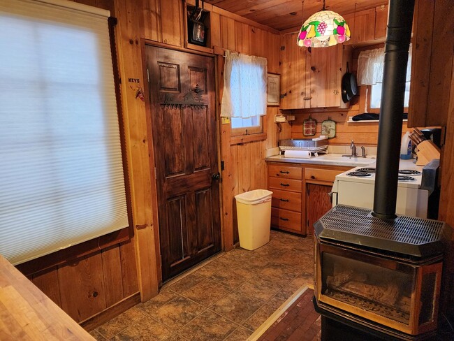 Building Photo - Furnished Cabin in Lake Tahoe-Nevada