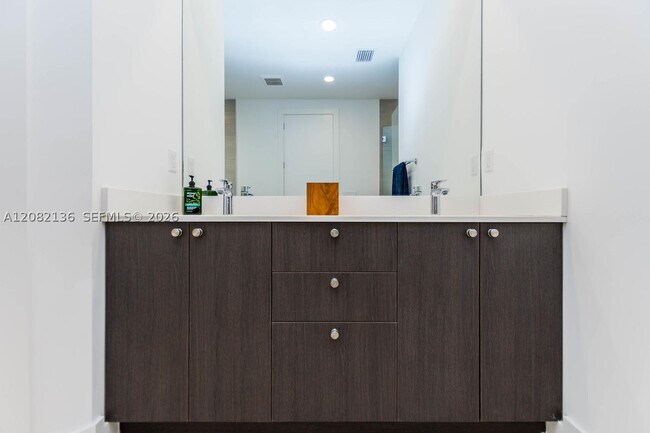 Building Photo - 2875 SW 33rd Ct