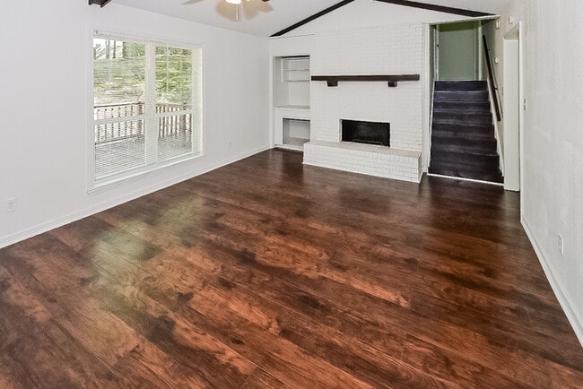 Building Photo - 1401 Jennifer Dr