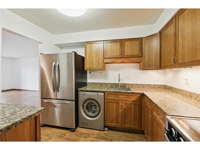 Building Photo - 78 10th St E