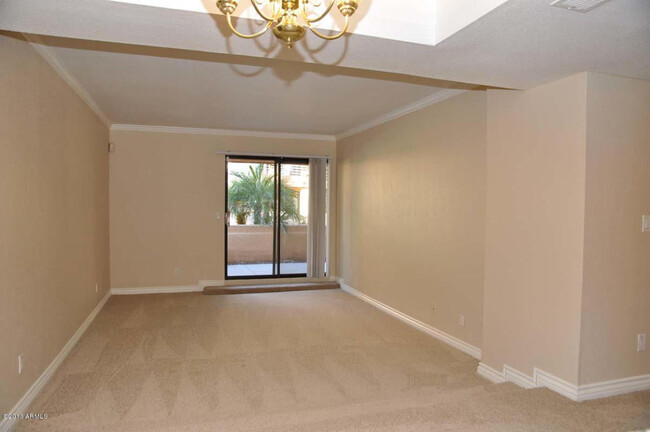 Building Photo - Charming 2 bed 2 bath gated Condo near Bel...