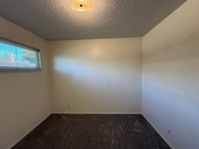 Building Photo - Orcutt Single Story Ranch Style Home Near Waller Park/Highway 135