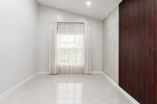 Building Photo - 7512 Eagle Point Dr