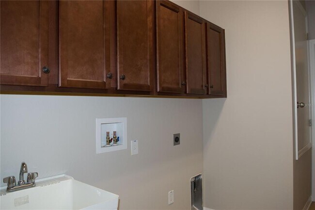 Building Photo - 8112 Summerlake Groves St