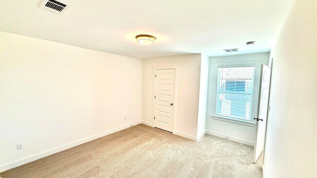 Building Photo - 5695 Pleasant Pk Pl