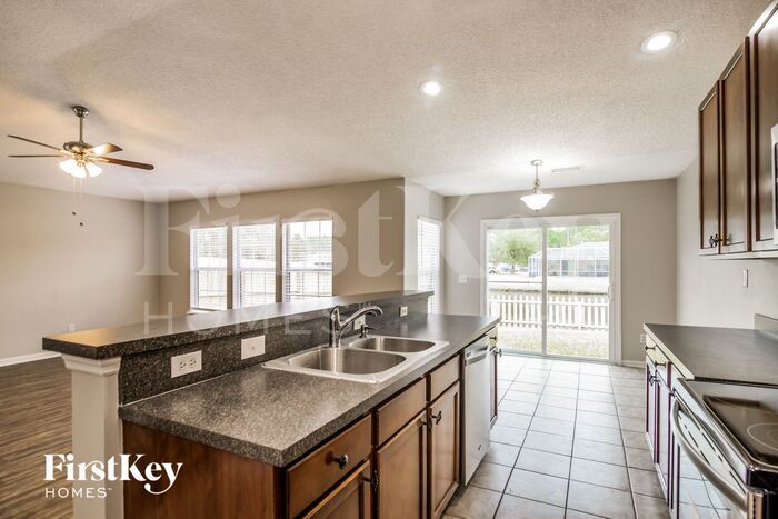 Building Photo - 12241 Pebble Point Dr W