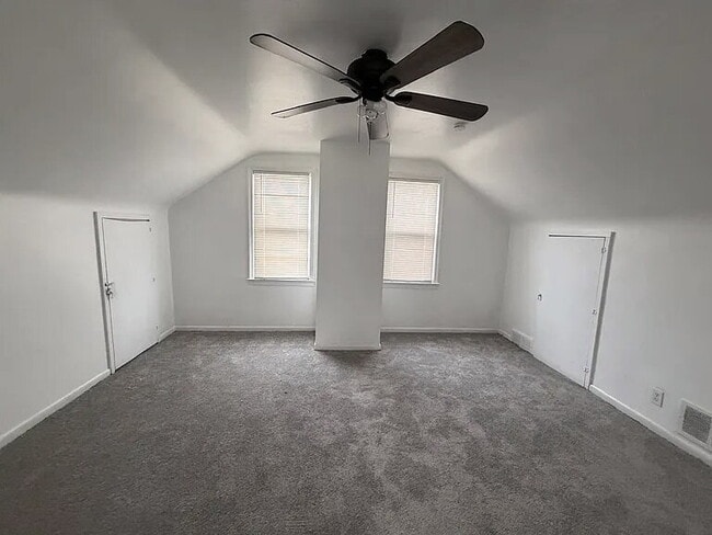 Building Photo - ELEGANT HOME