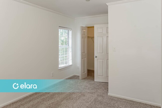 Building Photo - 518 Sussex Dr SW