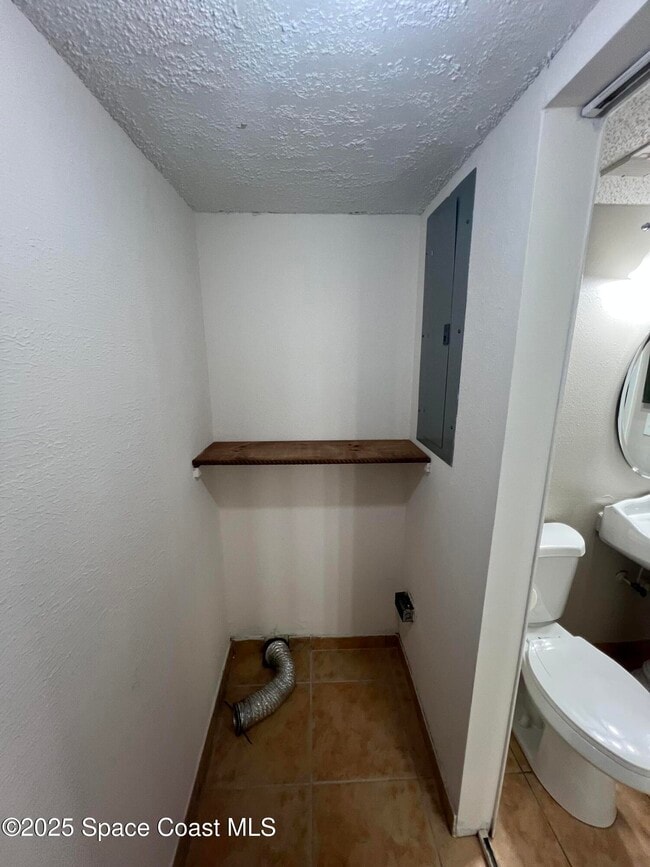 Building Photo - 8716 Hibiscus Ct