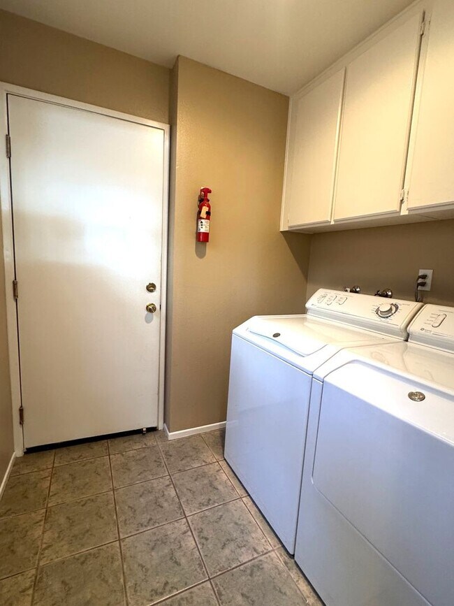 Building Photo - Beautifully Upgraded 2 Bed / 2.5 Bath Townhome in Tristan Community – Rancho San Diego