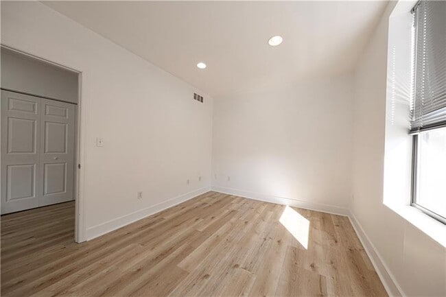 Building Photo - 232 3rd Ave