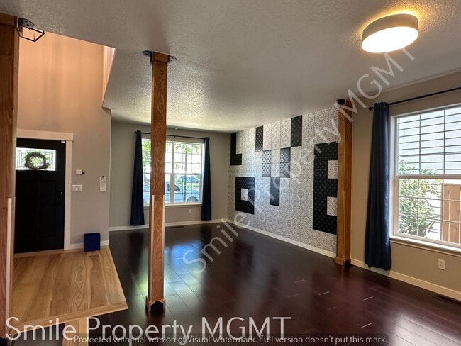 Building Photo - 4524 SE Oakhurst St