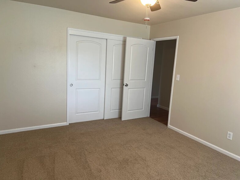 Building Photo - 1219 Burbank Ave