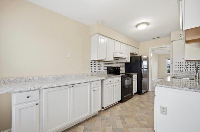 Building Photo - 5531 Old Guard Crescent