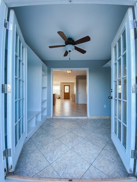 Building Photo - 63 Pine Ridge Trce