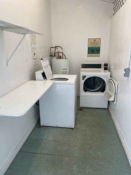 Building Photo - 5023 Sherwood Ln