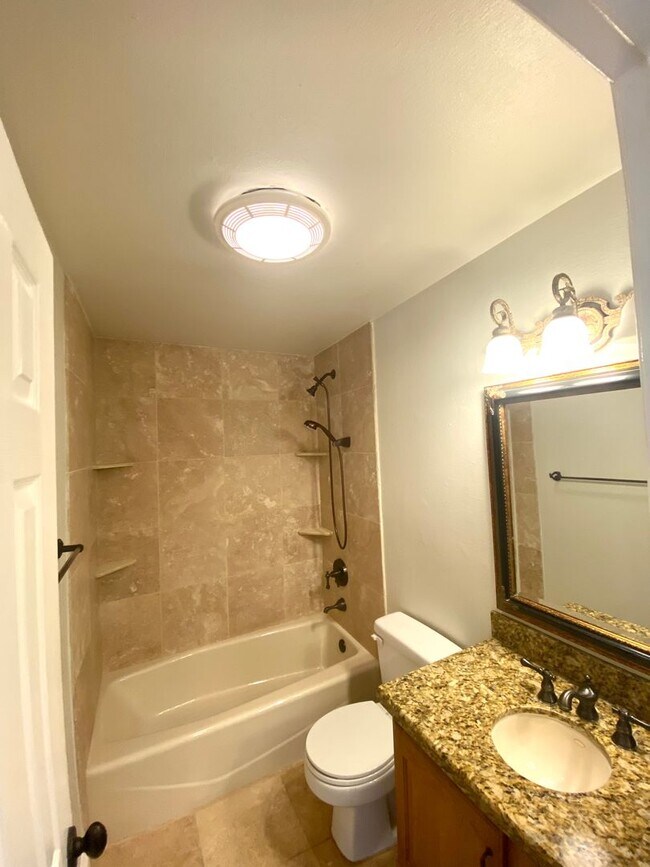 Building Photo - 2bd 2ba in a Great Community of Playa Vista