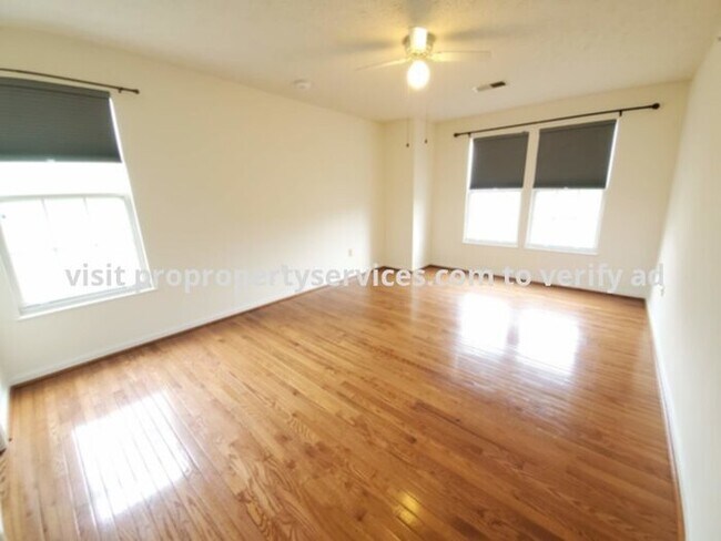 Building Photo - Beautiful Top Floor Garden Condo In Frederick