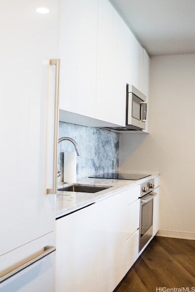 Building Photo - 987 Queen St