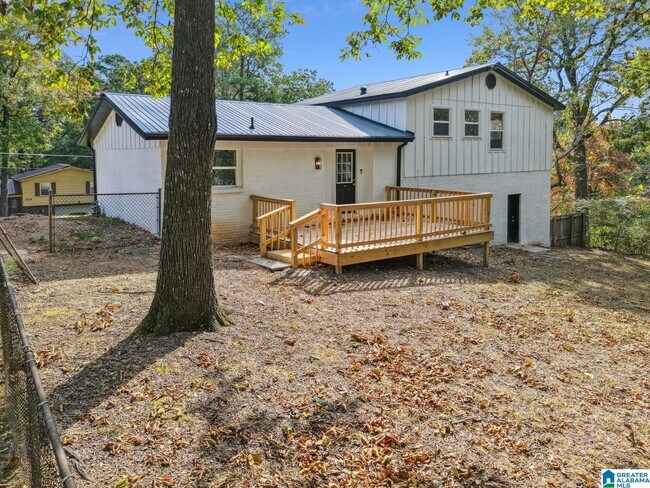 Building Photo - 1404 4th Pl NW