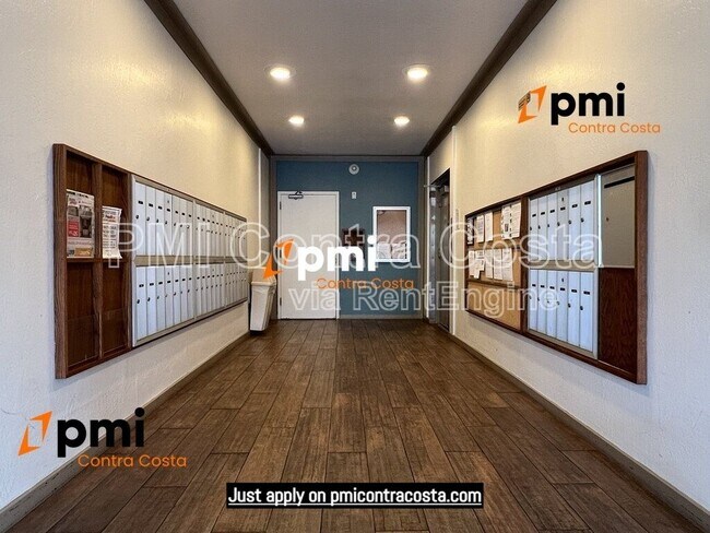 Building Photo - 470 N Civic Dr