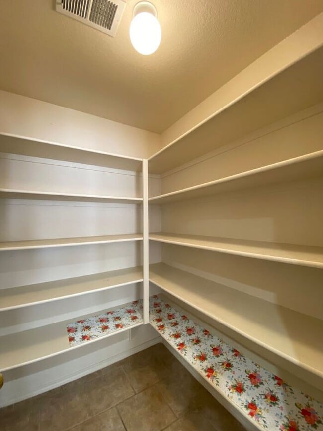 Building Photo - Northern Meadows - 3BR 2 Story - LOFT