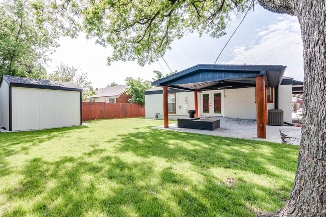 Building Photo - Luxury remodel in NW Oklahoma City
