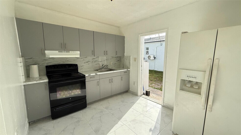 Building Photo - 832 NW 10th St