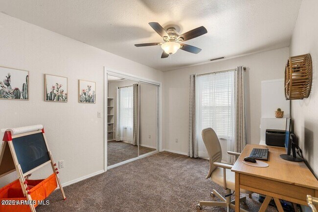 Building Photo - 3900 N Taylor Dr