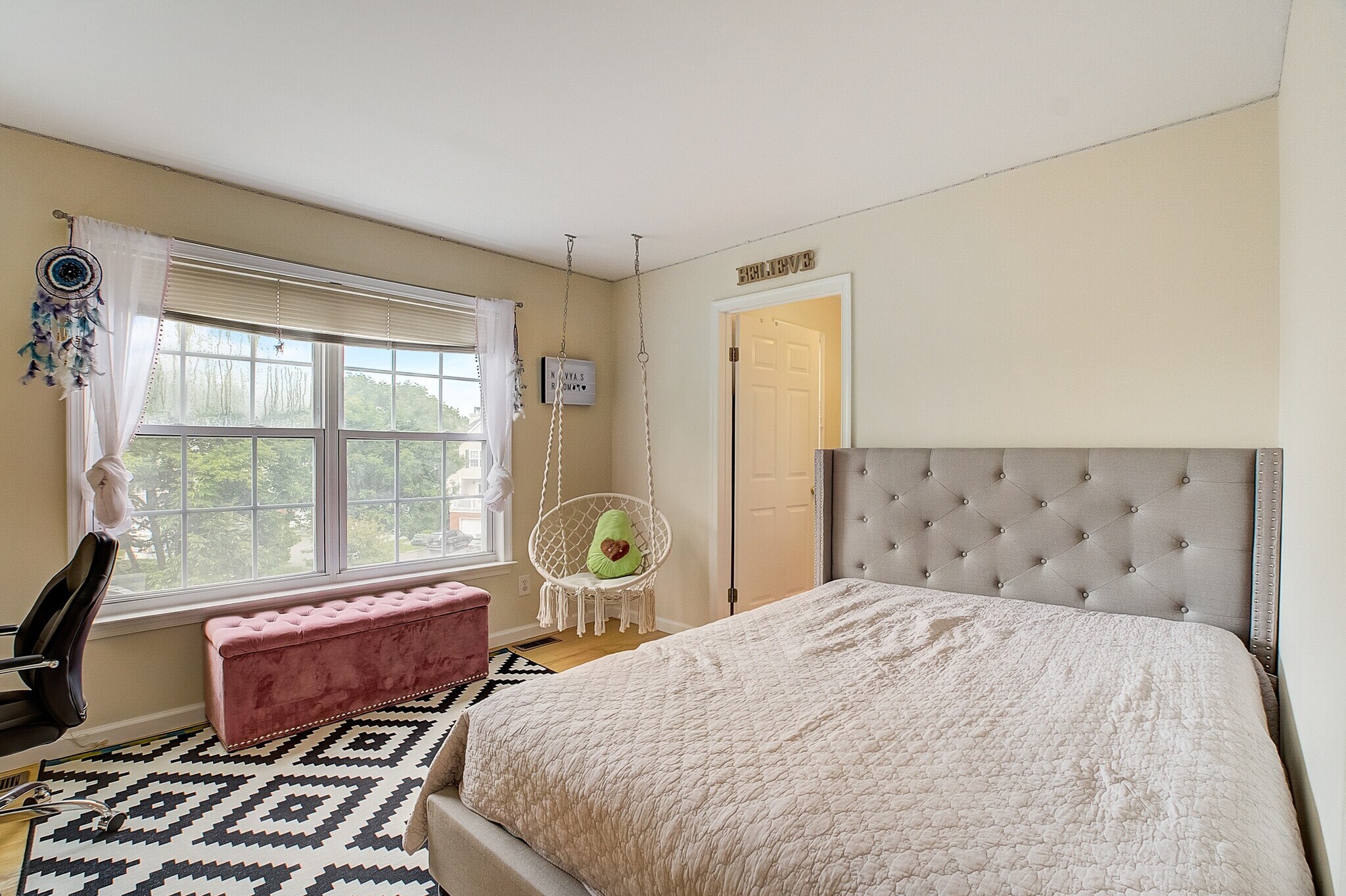 2nd bedroom en-suite - 16 Castle Dr